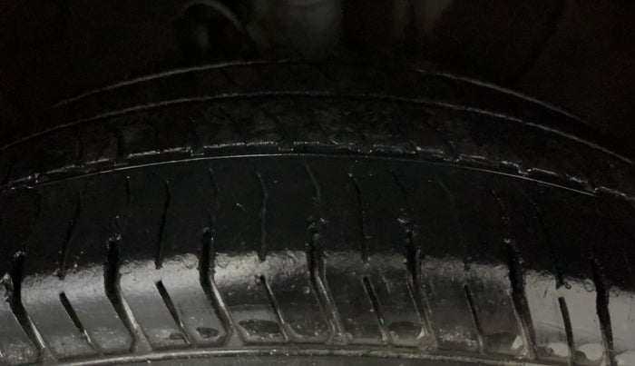 2018 Hyundai Elite i20 MAGNA EXECUTIVE 1.2, Petrol, Manual, 66,871 km, Right Front Tyre Tread