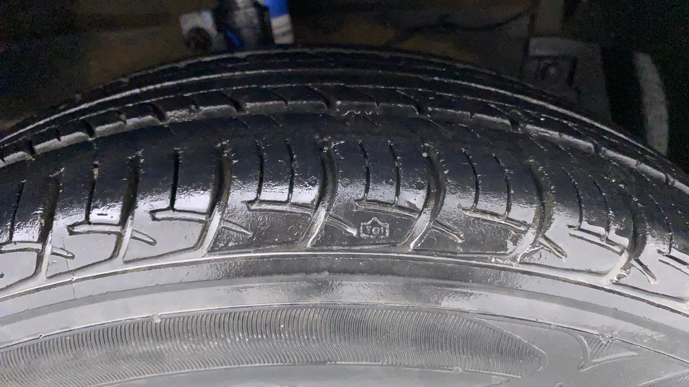 2012 Maruti Swift ZXI, Petrol, Manual, 65,139 km, Right Front Tyre Tread