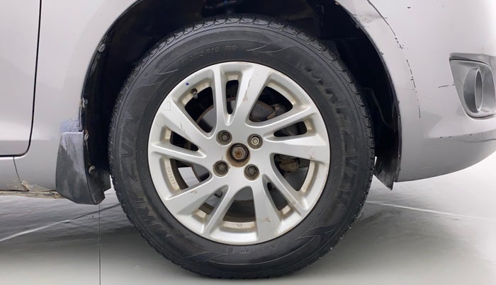 2012 Maruti Swift ZXI, Petrol, Manual, 65,139 km, Right Front Wheel