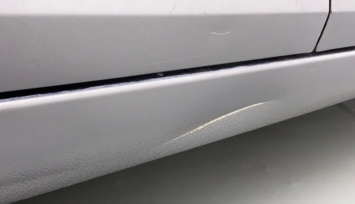 2012 Maruti Swift ZXI, Petrol, Manual, 65,139 km, Right running board - Minor scratches