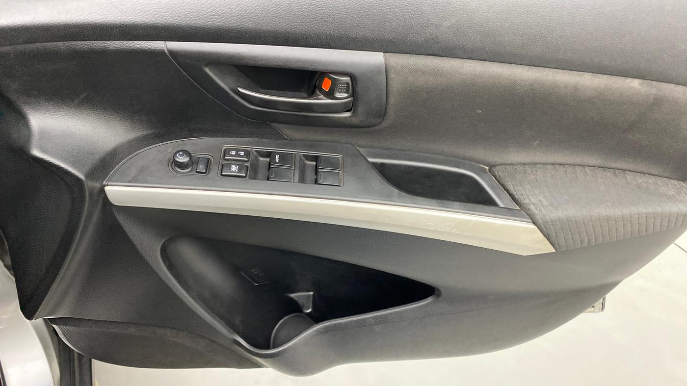 2015 Maruti S Cross DELTA 1.6, Diesel, Manual, 91,260 km, Driver Side Door Panels Control