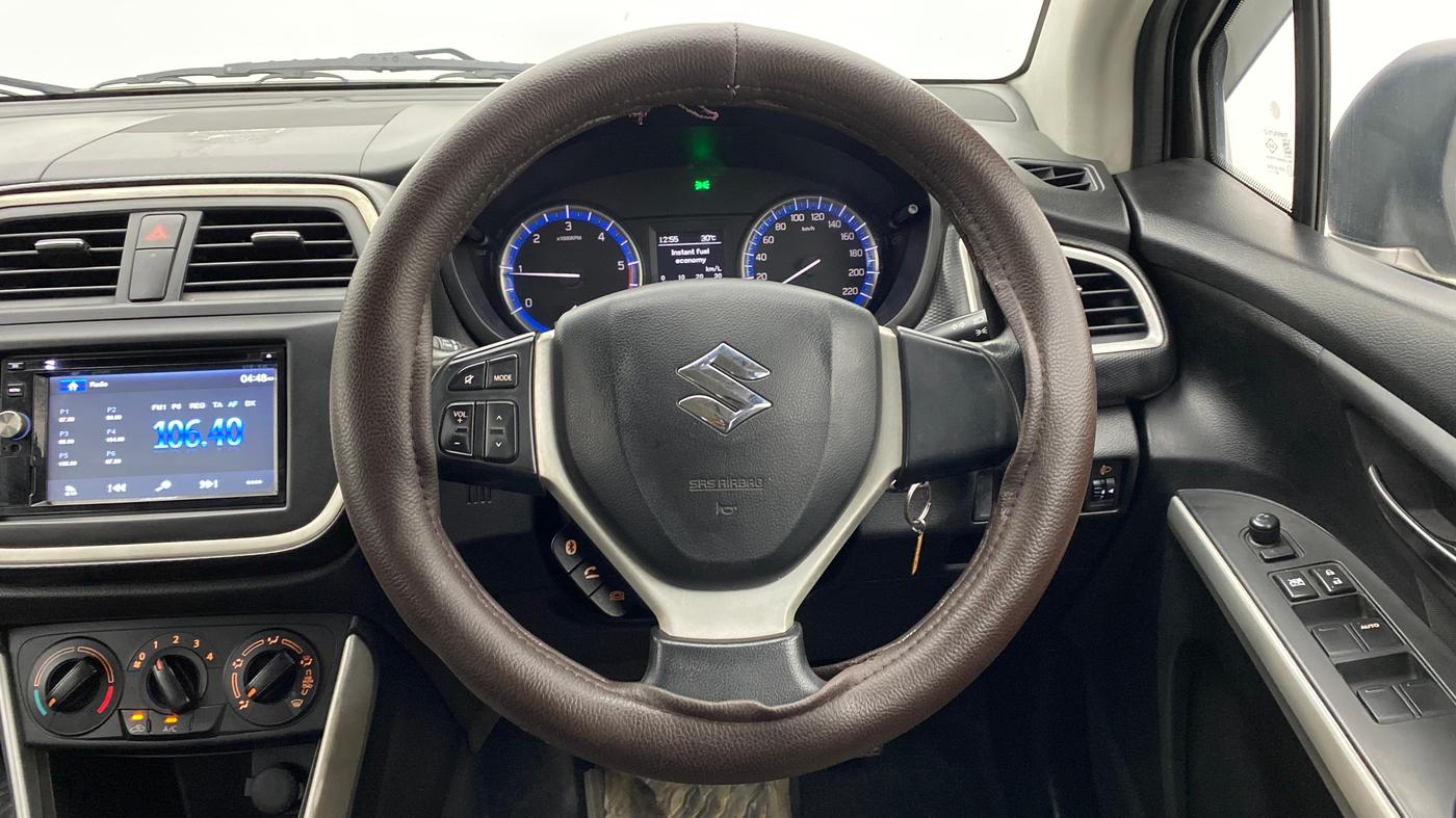 2015 Maruti S Cross DELTA 1.6, Diesel, Manual, 91,260 km, Steering Wheel Close Up