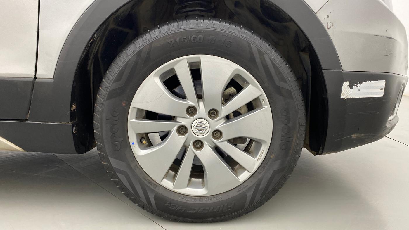 2015 Maruti S Cross DELTA 1.6, Diesel, Manual, 91,260 km, Right Front Wheel