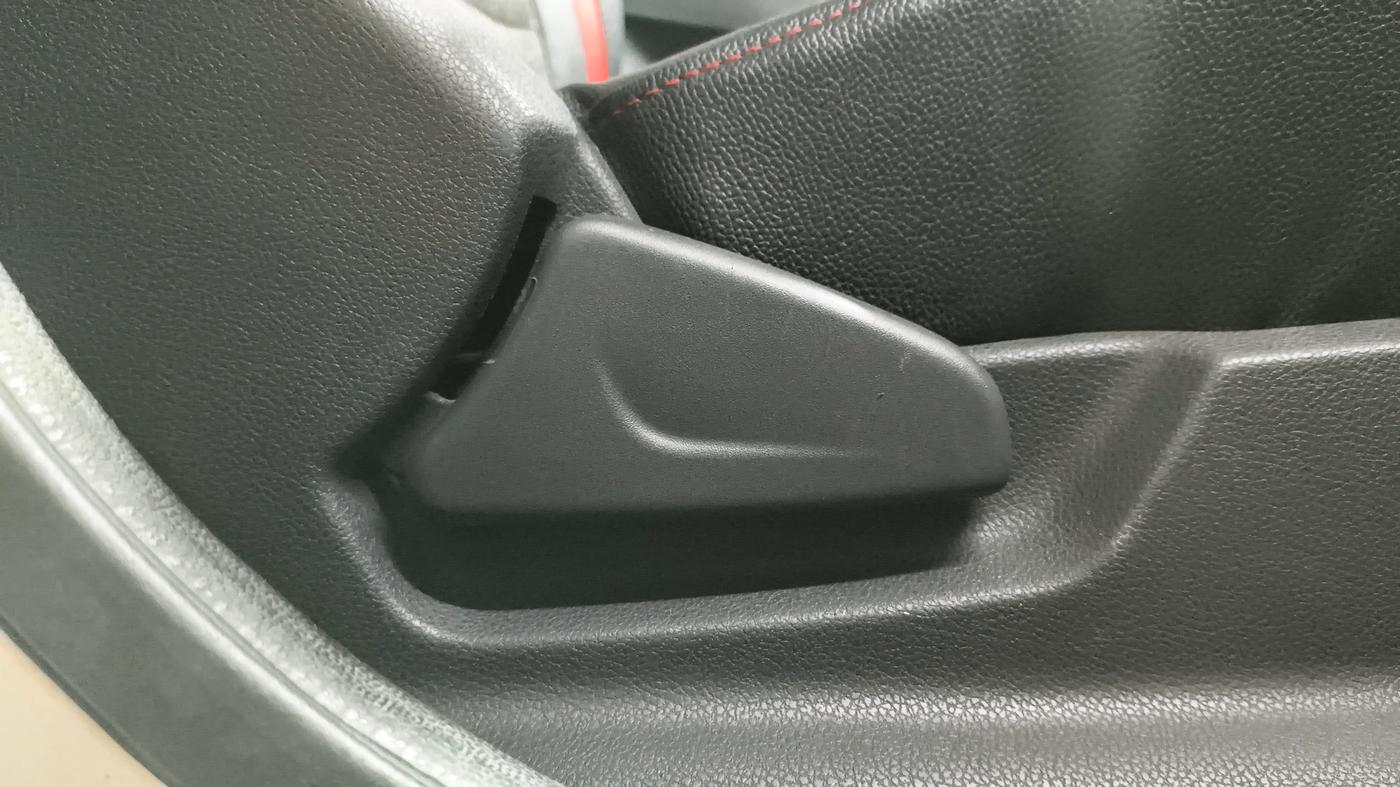2016 Renault Kwid RXT 1.0, Petrol, Manual, 40,845 km, Driver Side Adjustment Panel