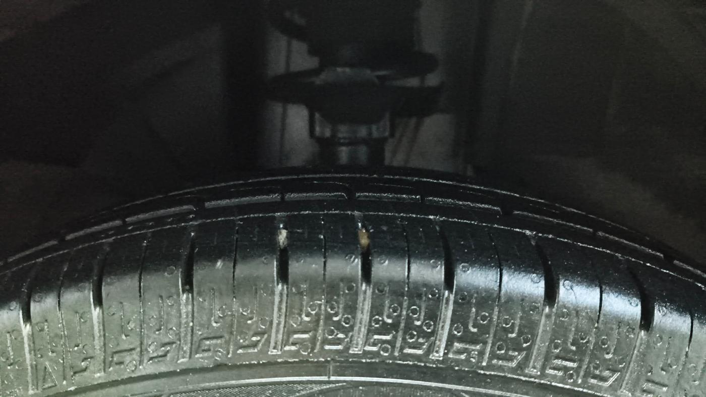 2016 Renault Kwid RXT 1.0, Petrol, Manual, 40,845 km, Right Front Tyre Tread