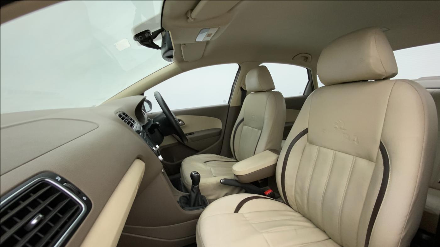 2015 Skoda Rapid 1.6 MPI STYLE PLUS, Petrol, Manual, 80,381 km, Right Side Front Door Cabin