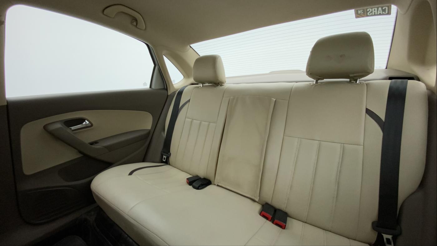 2015 Skoda Rapid 1.6 MPI STYLE PLUS, Petrol, Manual, 80,381 km, Right Side Rear Door Cabin