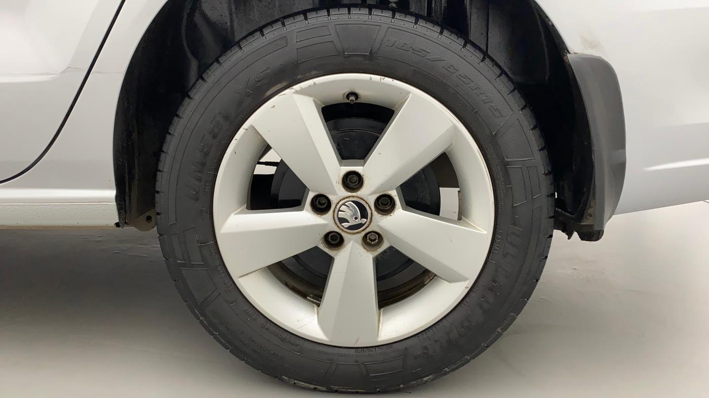 2015 Skoda Rapid 1.6 MPI STYLE PLUS, Petrol, Manual, 80,381 km, Left Rear Wheel