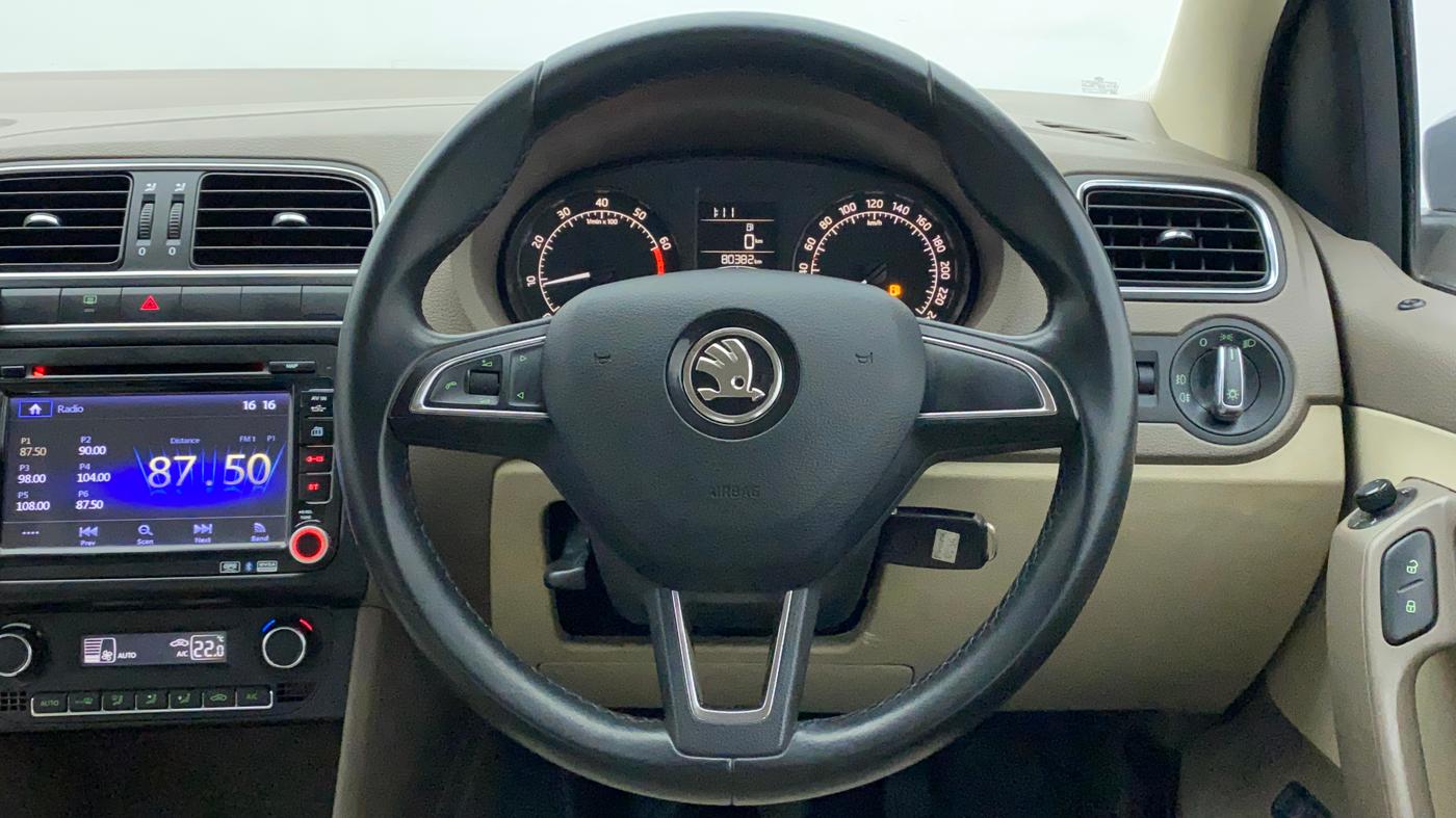 2015 Skoda Rapid 1.6 MPI STYLE PLUS, Petrol, Manual, 80,381 km, Steering Wheel Close Up