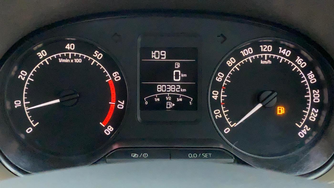 2015 Skoda Rapid 1.6 MPI STYLE PLUS, Petrol, Manual, 80,381 km, Odometer Image