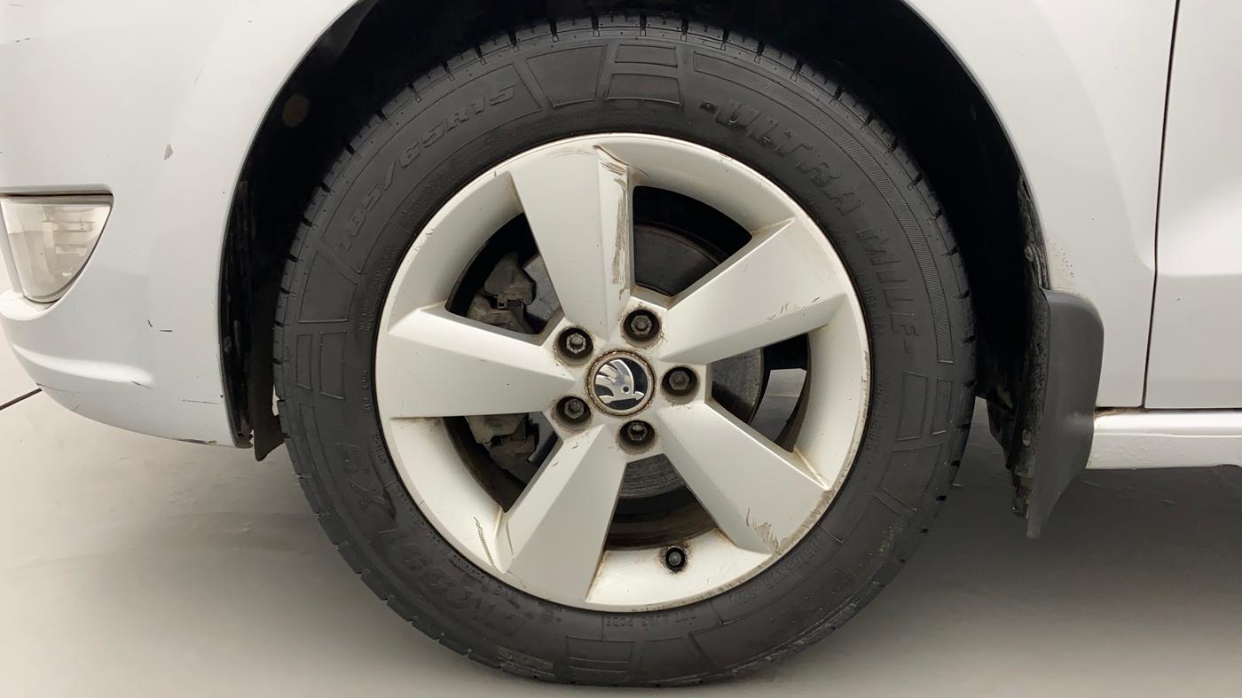 2015 Skoda Rapid 1.6 MPI STYLE PLUS, Petrol, Manual, 80,381 km, Left Front Wheel