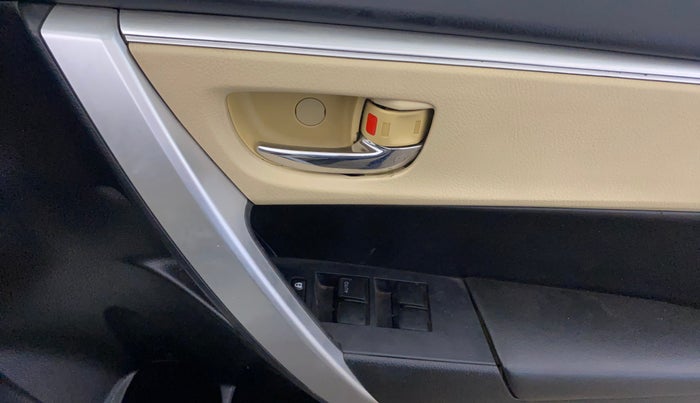 2018 Toyota Corolla Altis VL CVT PETROL, Petrol, Automatic, 48,588 km, Driver Side Door Panels Control