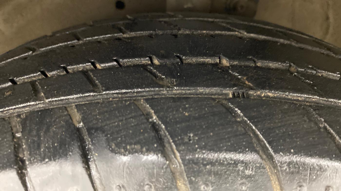 2016 Maruti Celerio VXI (O) AMT, Petrol, Automatic, 40,547 km, Left Front Tyre Tread