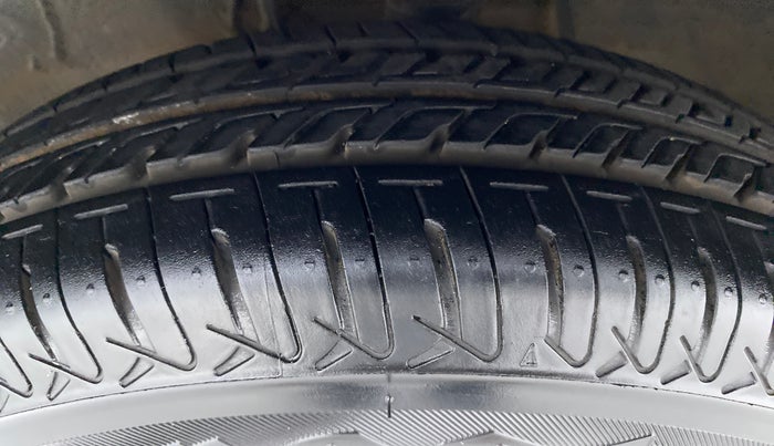 2019 Maruti Alto LXI, Petrol, Manual, 21,079 km, Left Front Tyre Tread