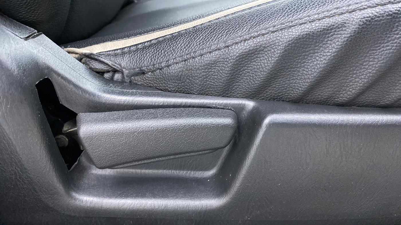 2019 Maruti Alto LXI, Petrol, Manual, 21,079 km, Driver Side Adjustment Panel