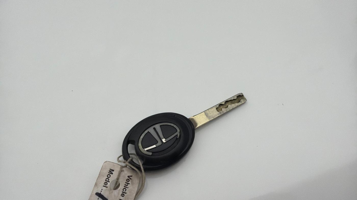 2021 Tata ALTROZ XE PETROL, CNG, Manual, 48,716 km, Key Close Up