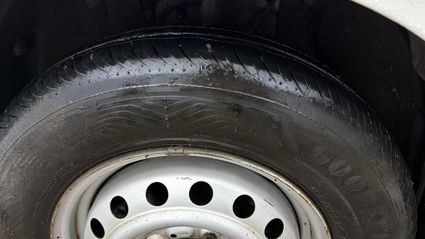 2021 Tata ALTROZ XE PETROL, CNG, Manual, 48,716 km, Left Front Tyre Tread