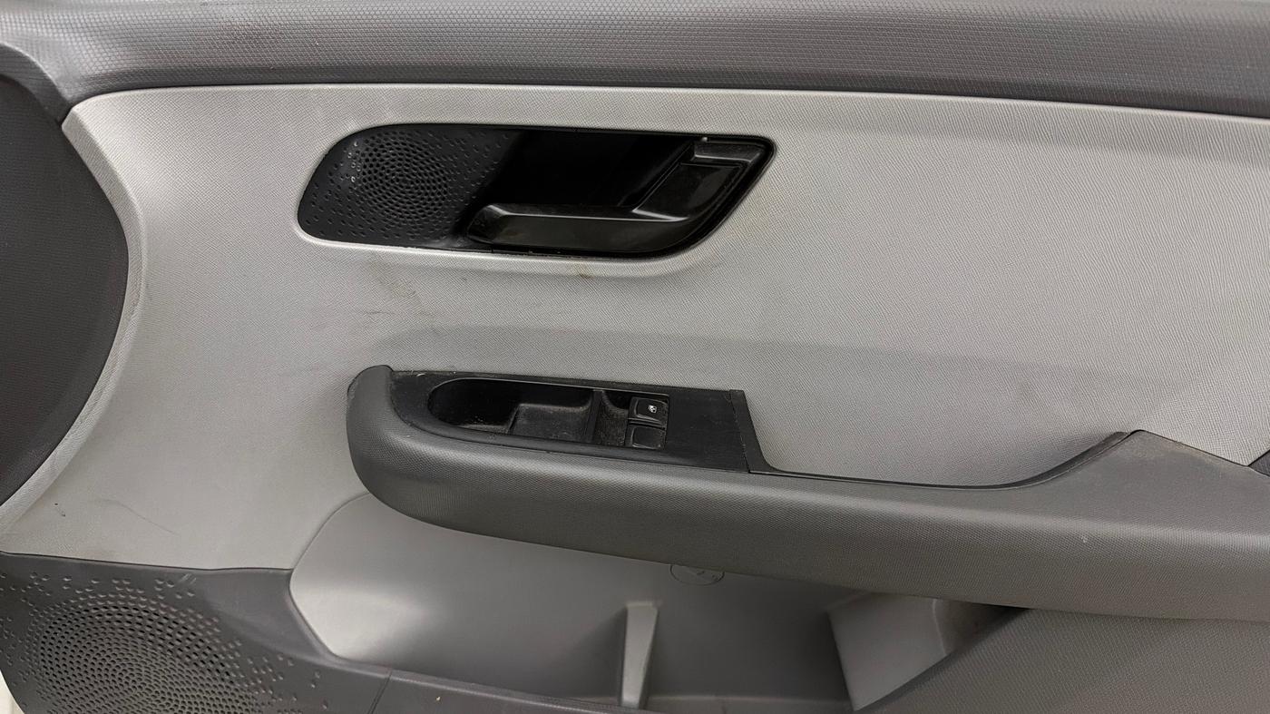 2021 Tata ALTROZ XE PETROL, CNG, Manual, 48,716 km, Driver Side Door Panels Control