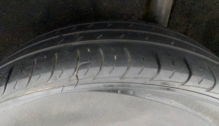 2018 Maruti Vitara Brezza ZDI PLUS, Diesel, Manual, 95,697 km, Left Rear Tyre Tread