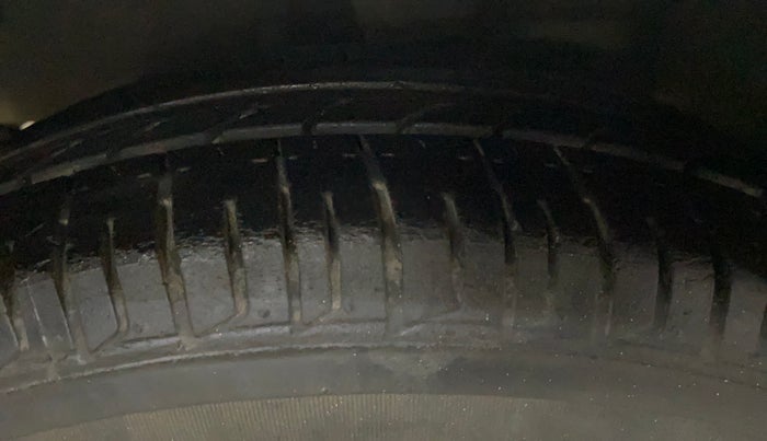 2016 Hyundai i10 MAGNA 1.1, Petrol, Manual, 40,546 km, Left Front Tyre Tread