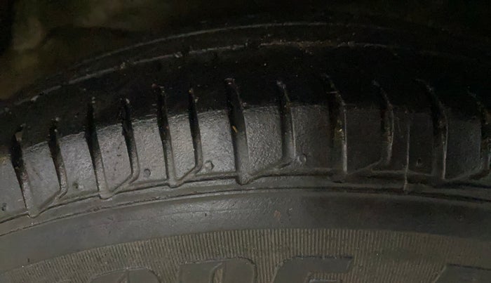 2016 Hyundai i10 MAGNA 1.1, Petrol, Manual, 40,546 km, Right Rear Tyre Tread