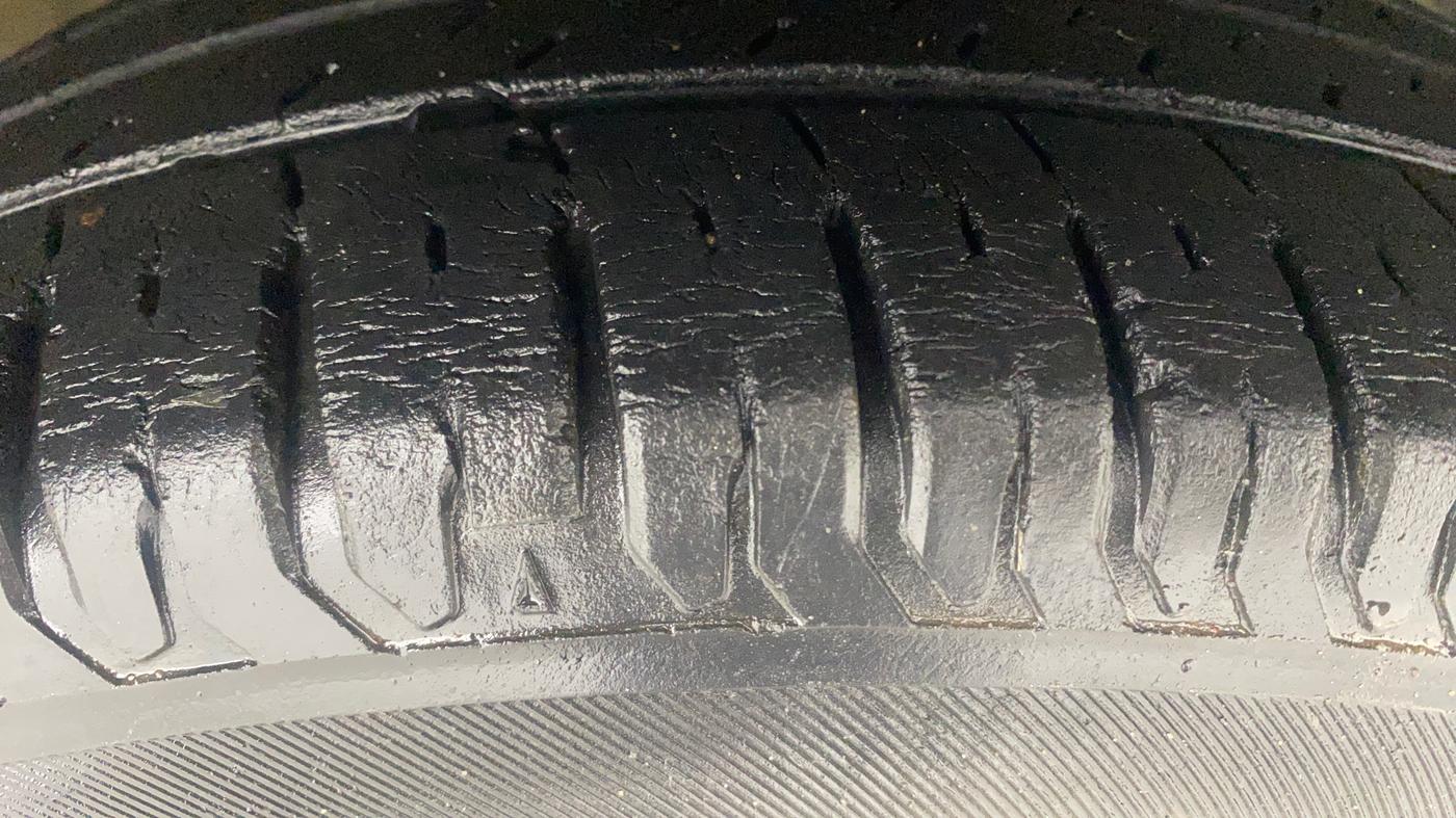 2017 Maruti Dzire ZXI PLUS AMT, Petrol, Automatic, 40,229 km, Right Front Tyre Tread