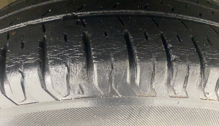 2017 Maruti Dzire ZXI PLUS AMT, Petrol, Automatic, 40,229 km, Right Front Tyre Tread