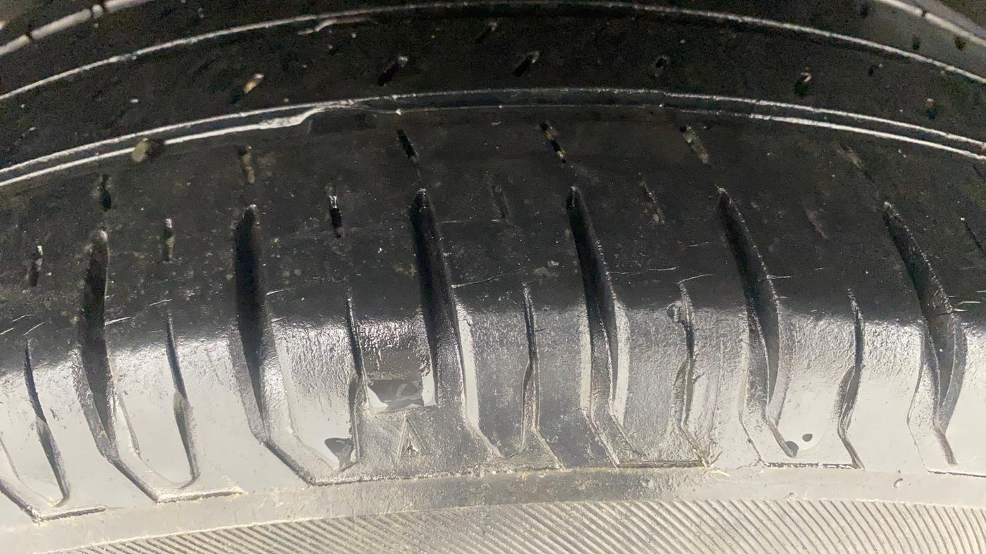 2017 Maruti Dzire ZXI PLUS AMT, Petrol, Automatic, 40,229 km, Right Rear Tyre Tread
