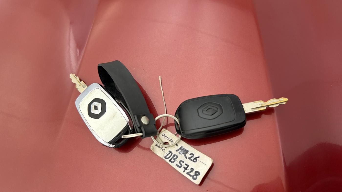 2016 Renault Kwid RXT 1.0 (O), Petrol, Manual, 23,875 km, Key Close Up