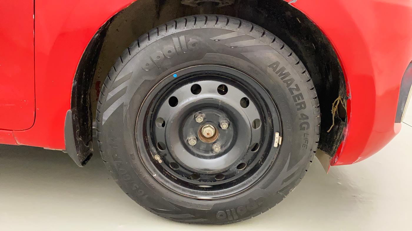 2018 Maruti Swift VXI, Petrol, Manual, 74,371 km, Right Front Wheel