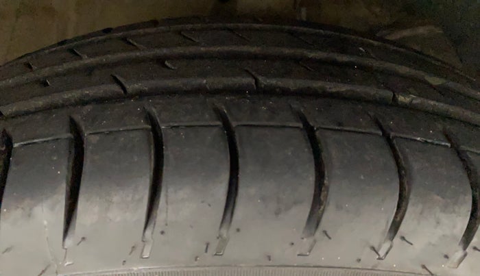 2018 Maruti Swift VXI, Petrol, Manual, 74,371 km, Right Front Tyre Tread