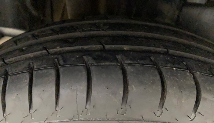 2018 Maruti Swift VXI, Petrol, Manual, 74,371 km, Right Rear Tyre Tread