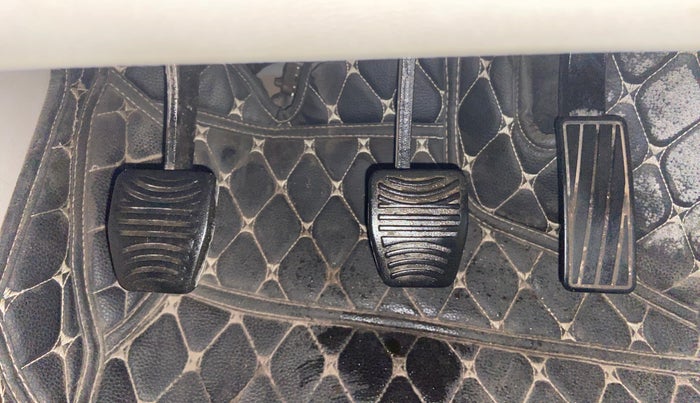 2021 Mahindra XUV300 W6 1.5 Sunroof Diesel, Diesel, Manual, 1,35,953 km, Pedals