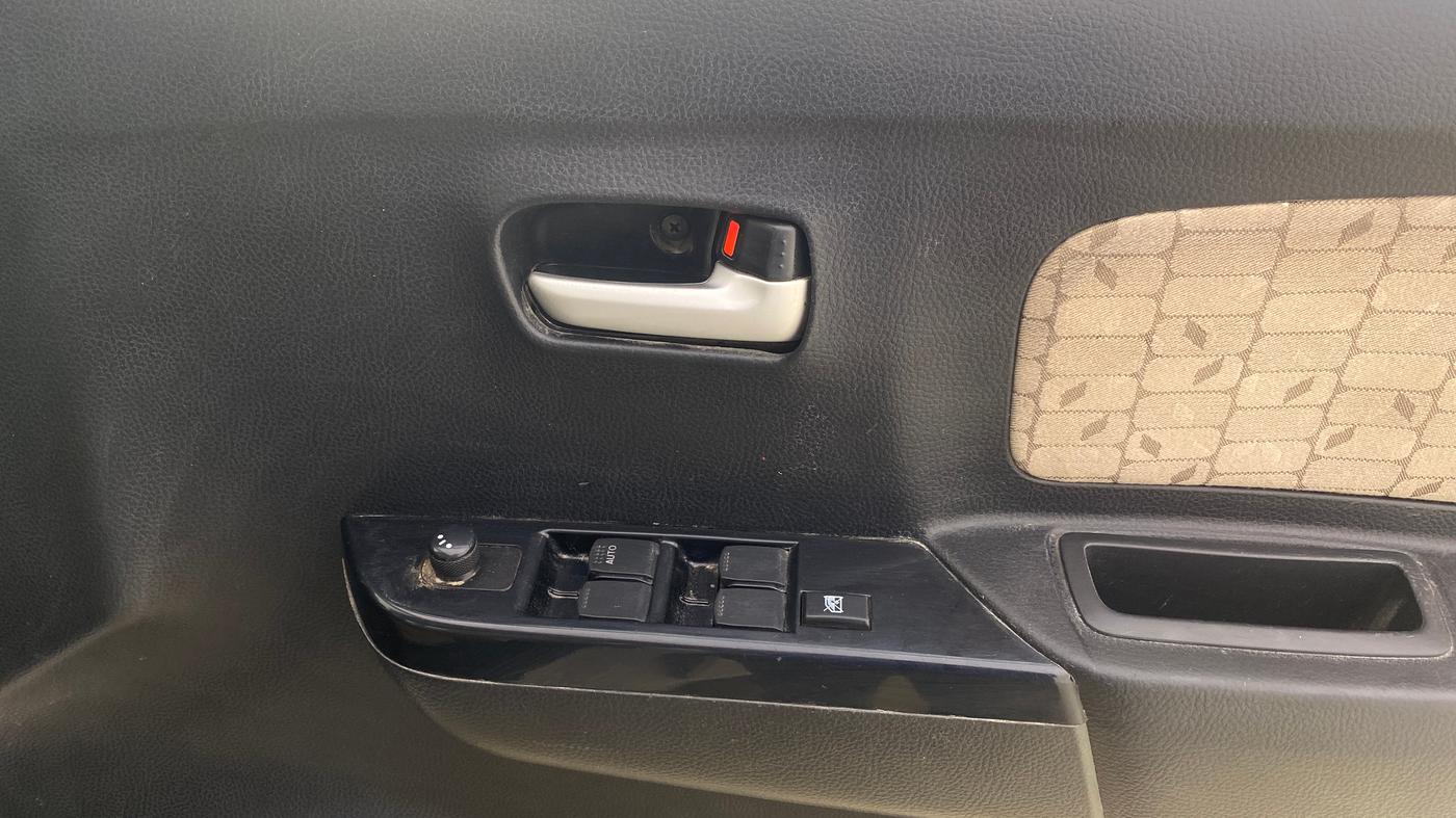 2018 Maruti Wagon R 1.0 VXI AMT, Petrol, Automatic, 33,055 km, Driver Side Door Panels Control