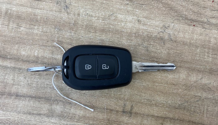 2025 Renault TRIBER RXT, CNG, Manual, 4,991 km, Key Close Up