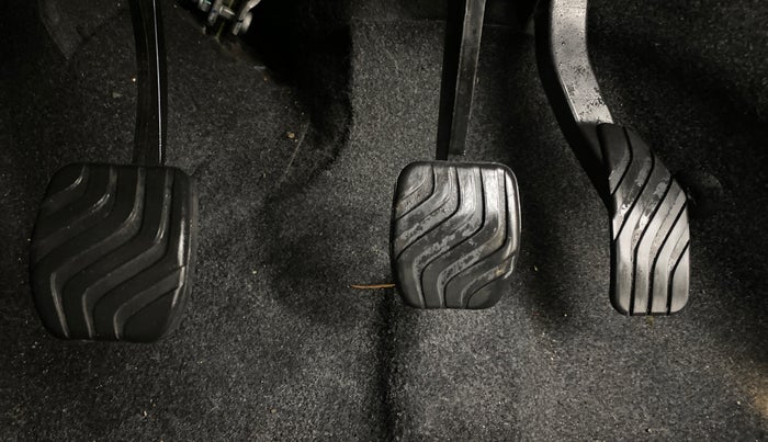 2025 Renault TRIBER RXT, CNG, Manual, 4,991 km, Pedals