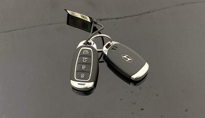 2023 Hyundai Verna SX(O) 1.5 MPI IVT , Petrol, Automatic, 63,704 km, Key Close Up