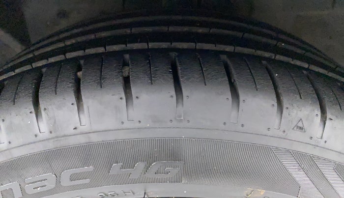 2020 Ford New Figo TITANIUM BLU 1.2 PETROL, Petrol, Manual, 11,383 km, Left Front Tyre Tread