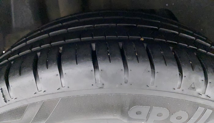 2020 Ford New Figo TITANIUM BLU 1.2 PETROL, Petrol, Manual, 11,383 km, Right Rear Tyre Tread