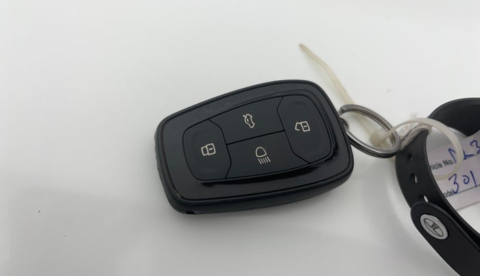 2021 Tata NEXON XZA PLUS (O) PETROL, Petrol, Automatic, 61,447 km, Key Close Up