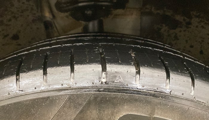 2022 Volkswagen TAIGUN COMFORTLINE 1.0 TSI MT, Petrol, Manual, 29,920 km, Right Front Tyre Tread