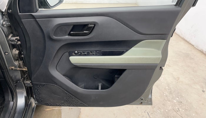 2021 Tata PUNCH ADVENTURE MT, Petrol, Manual, 38,816 km, Driver Side Door Panels Control