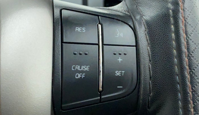 2019 Mahindra XUV500 W7 AT, Diesel, Automatic, 67,102 km, Adaptive Cruise Control