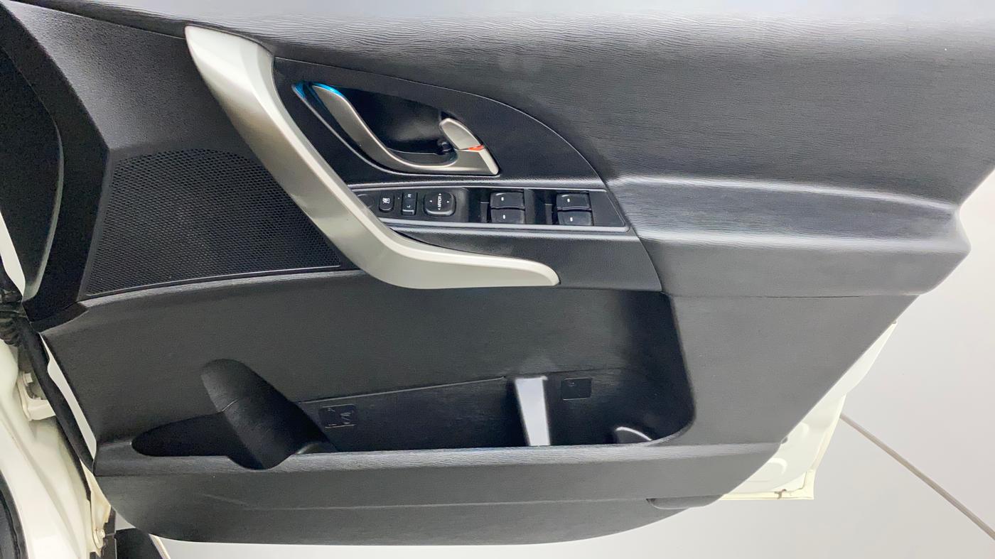 2019 Mahindra XUV500 W7 AT, Diesel, Automatic, 67,102 km, Driver Side Door Panels Control
