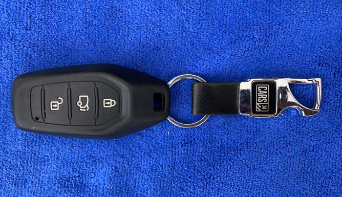 2019 Mahindra XUV500 W7 AT, Diesel, Automatic, 67,102 km, Key Close Up