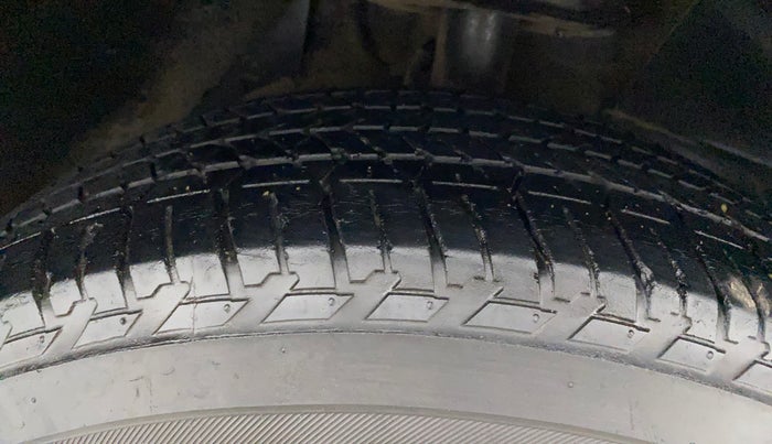 2019 Mahindra XUV500 W7 AT, Diesel, Automatic, 67,102 km, Right Front Tyre Tread