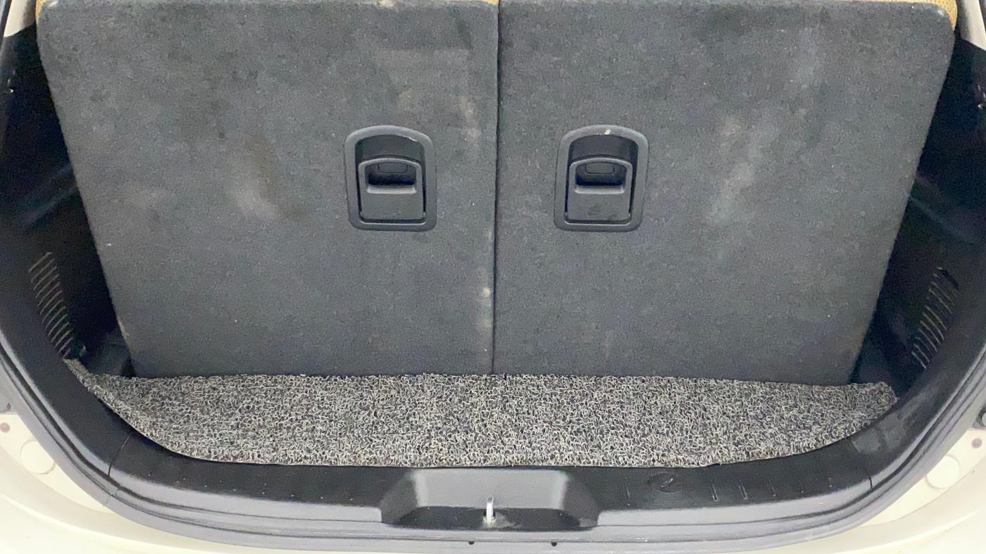 2019 Mahindra XUV500 W7 AT, Diesel, Automatic, 67,102 km, Boot Inside