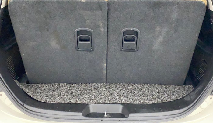 2019 Mahindra XUV500 W7 AT, Diesel, Automatic, 67,102 km, Boot Inside