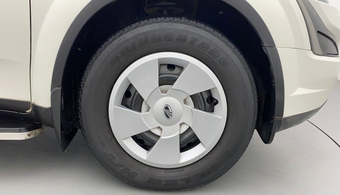2019 Mahindra XUV500 W7 AT, Diesel, Automatic, 67,102 km, Right Front Wheel