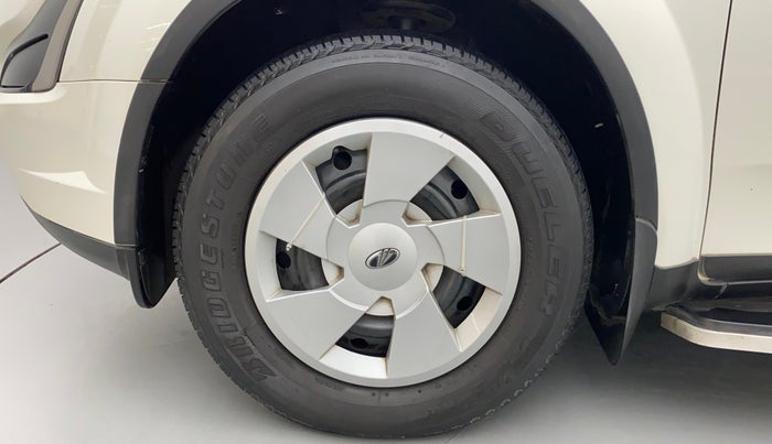 2019 Mahindra XUV500 W7 AT, Diesel, Automatic, 67,102 km, Left Front Wheel